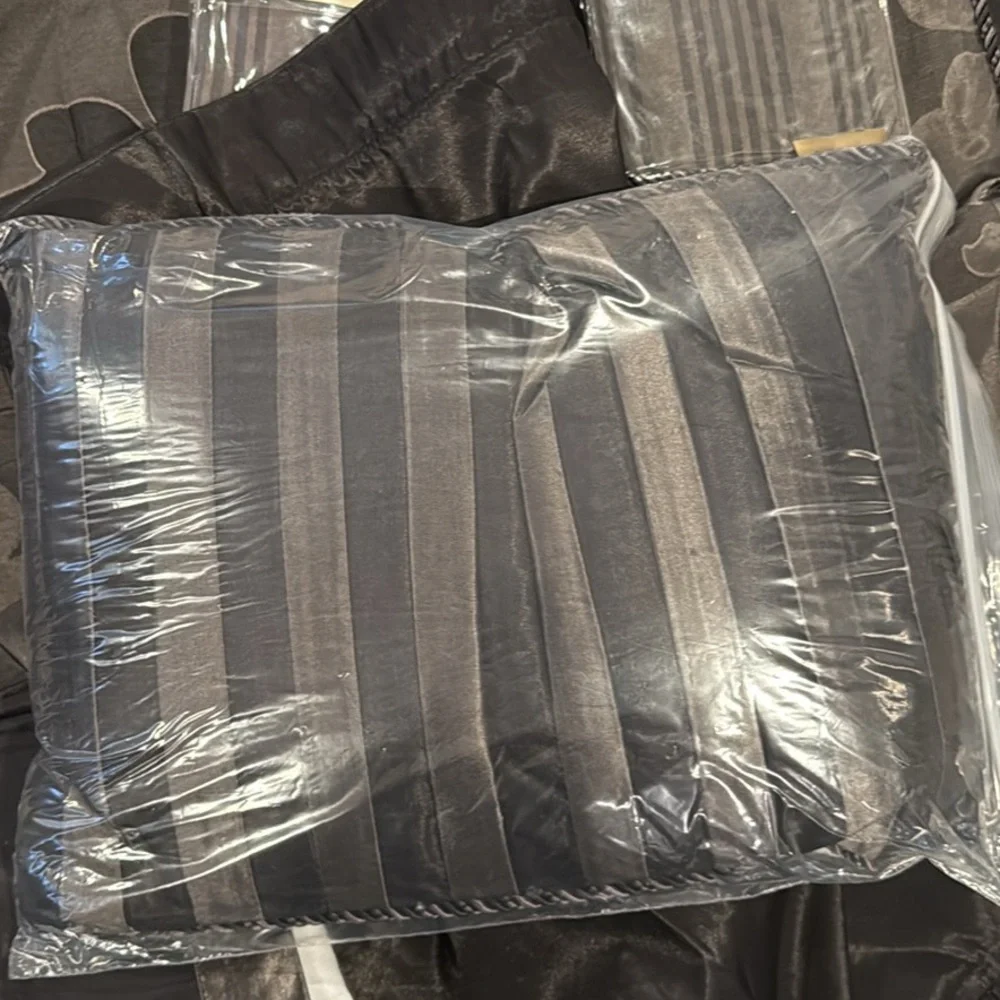 Lenox Nolita Queen Comforter Set Euro Shams, Bedskirt, Shams - Picture 5 of 5